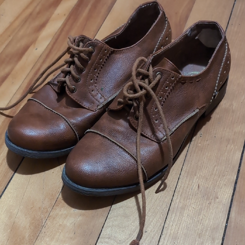 Brown Lace-Up Oxford Shoes